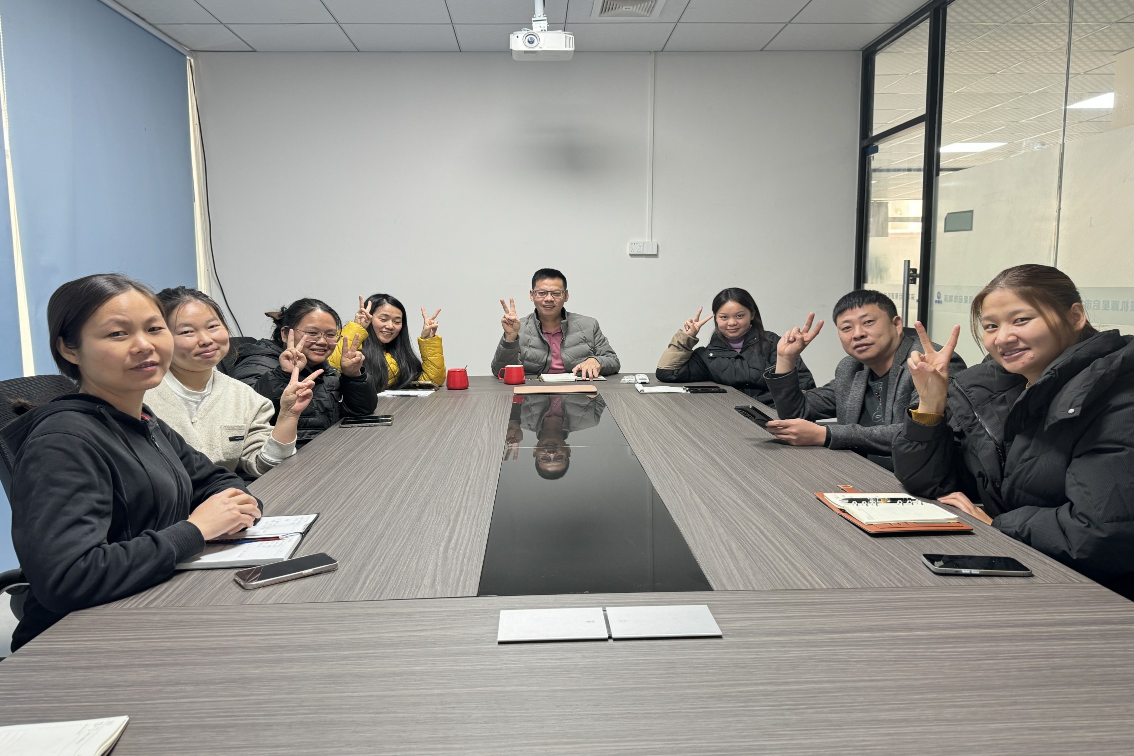 Shenzhen Qixingyuan Company detiene la riunione di sintesi annuale del 2024, in attesa di obiettivi di Capodanno